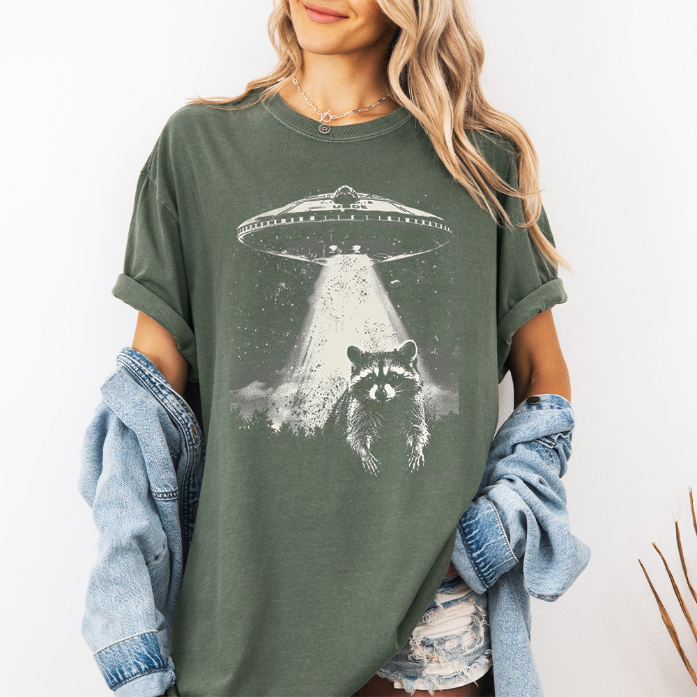 UFO Raccoon Graphic Comfort Colors T-Shirt - Casual Cosmic Design